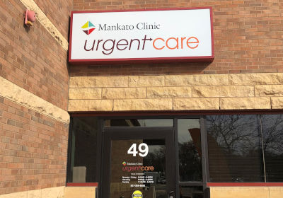 Photo of entrance to Mankat Clinic Urgent Care